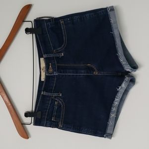 Hollister high-rise denim short-shorts dark wash Size 3‎